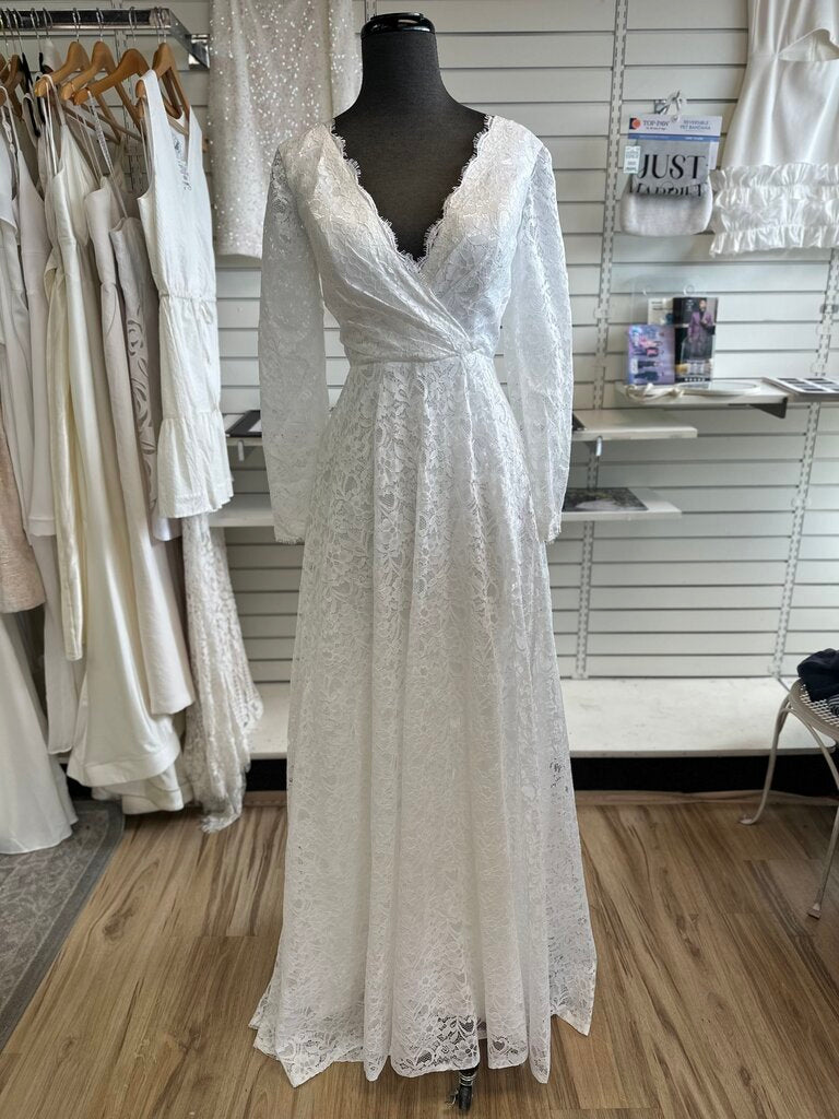 Ivory Lace Long Sleeve Bridal Gown Medium