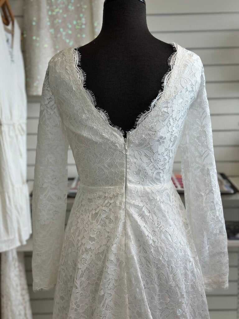 Ivory Lace Long Sleeve Bridal Gown Medium