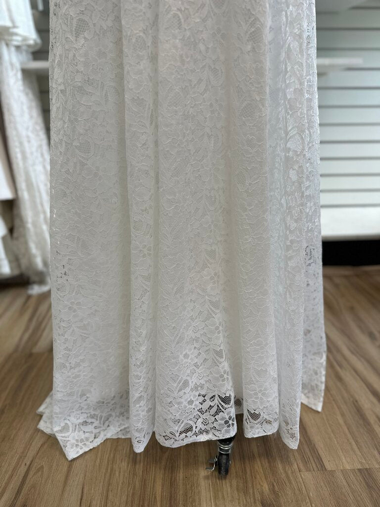 Ivory Lace Long Sleeve Bridal Gown Medium