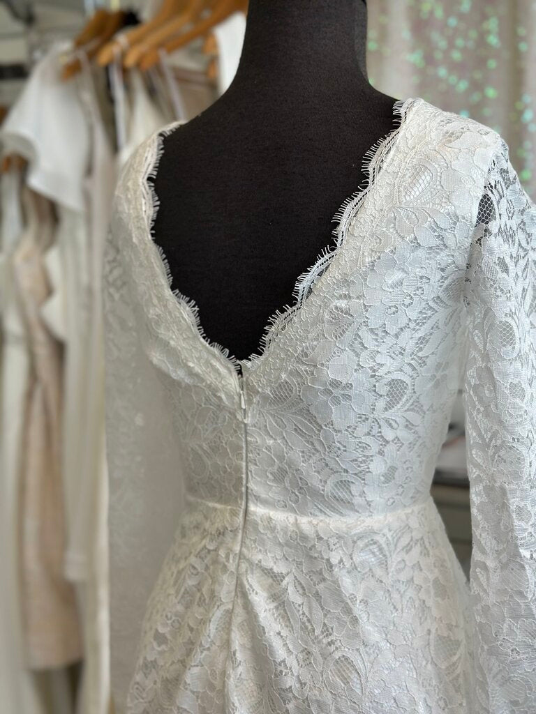 Ivory Lace Long Sleeve Bridal Gown Medium
