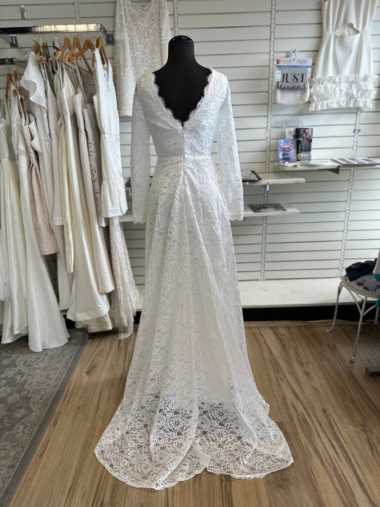 Ivory Lace Long Sleeve Bridal Gown Medium