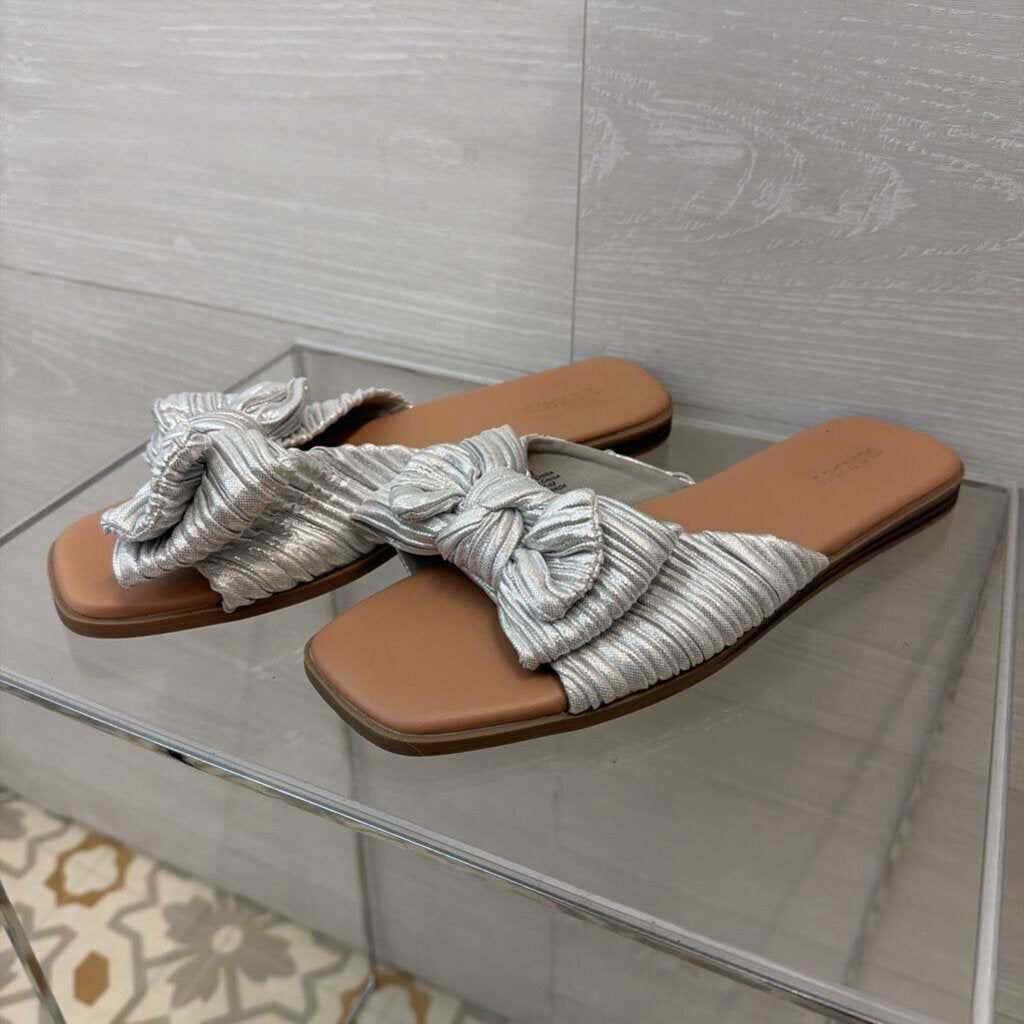 Old Navy Metallic Silver Bow Sandals 8