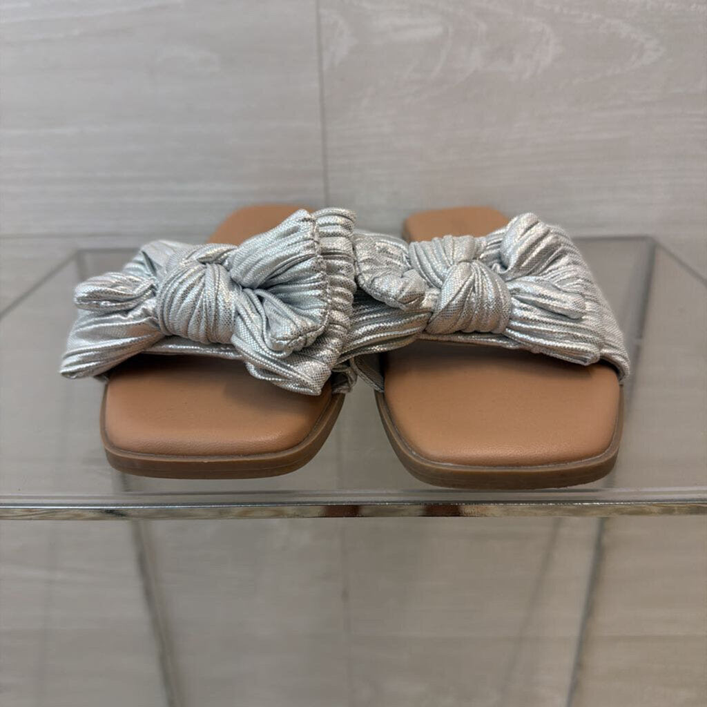 Old Navy Metallic Silver Bow Sandals 8