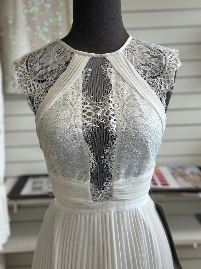 Asos Bridal Ivory Lace Short Sleeve Pleated Skirt Bridal Gown 6
