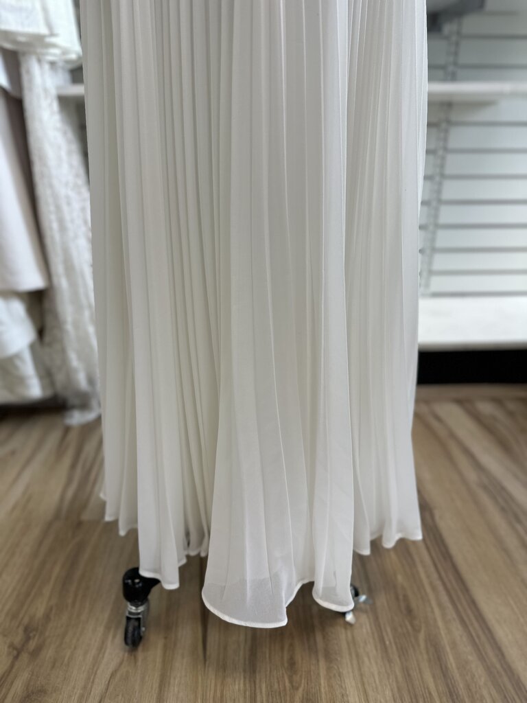 Asos Bridal Ivory Lace Short Sleeve Pleated Skirt Bridal Gown 6