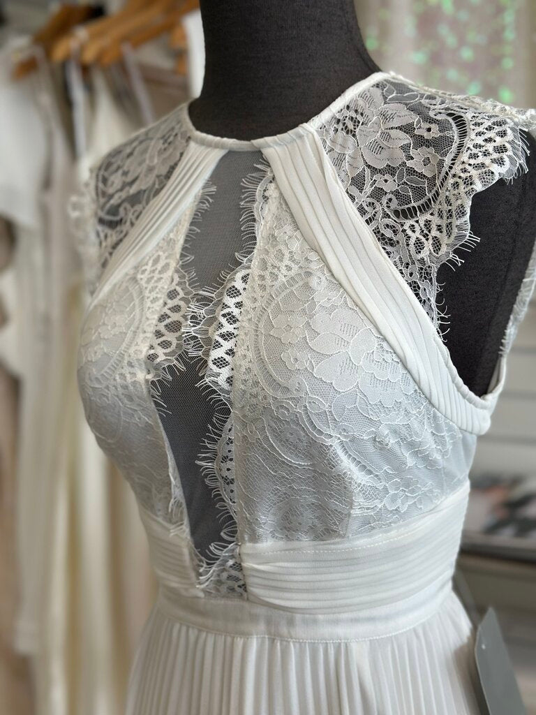 Asos Bridal Ivory Lace Short Sleeve Pleated Skirt Bridal Gown 6