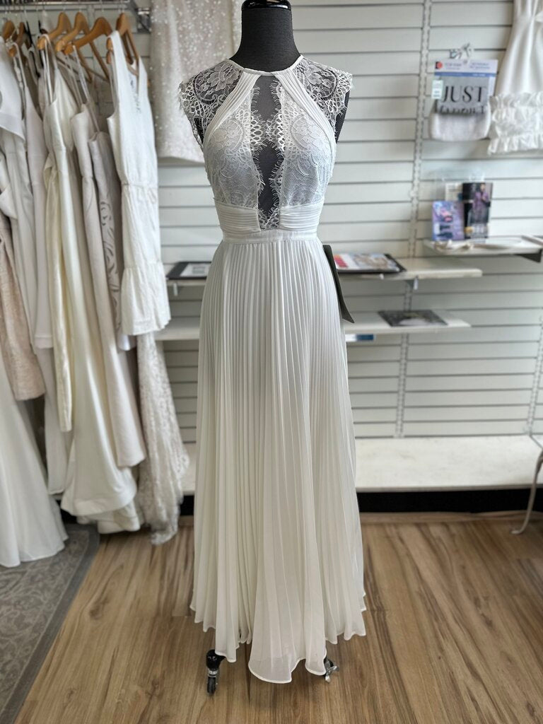 Asos Bridal Ivory Lace Short Sleeve Pleated Skirt Bridal Gown 6