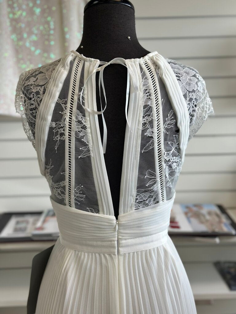 Asos Bridal Ivory Lace Short Sleeve Pleated Skirt Bridal Gown 6