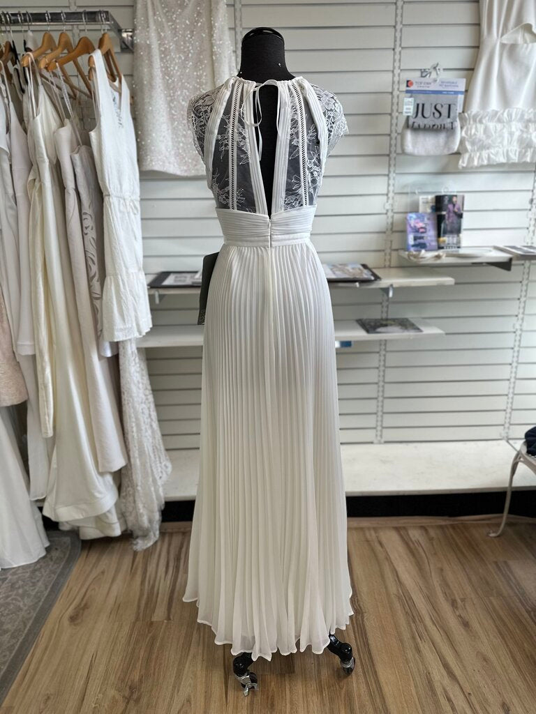 Asos Bridal Ivory Lace Short Sleeve Pleated Skirt Bridal Gown 6