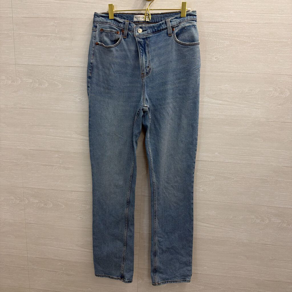 Abercrombie and Fitch Light Wash The 90s Slim Straight Ultra High Rise Jeans 29
