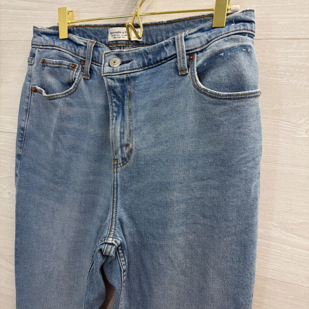 Abercrombie and Fitch Light Wash The 90s Slim Straight Ultra High Rise Jeans 29