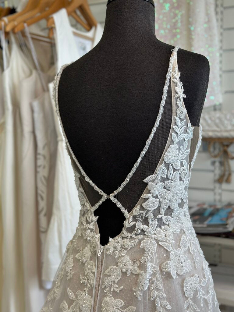 Glitter Lace V-Neck Bridal Gown 14