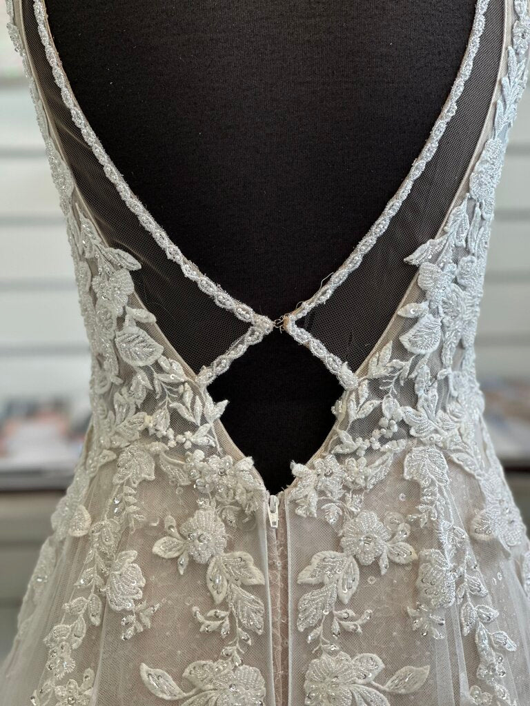 Glitter Lace V-Neck Bridal Gown 14