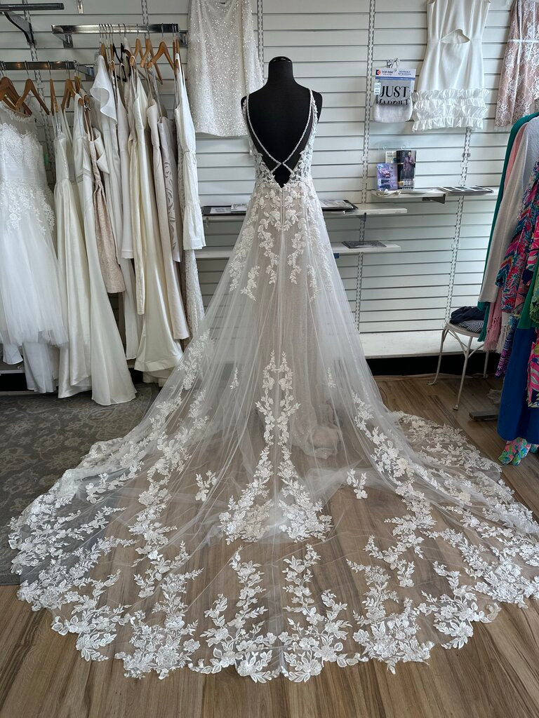Glitter Lace V-Neck Bridal Gown 14