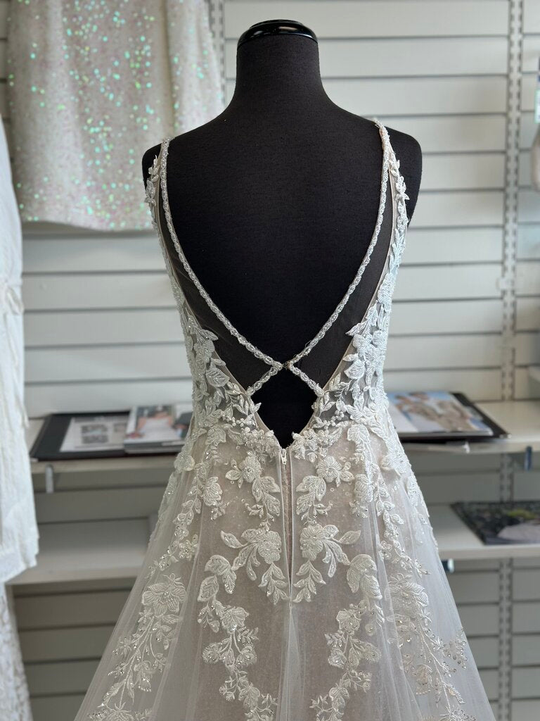 Glitter Lace V-Neck Bridal Gown 14