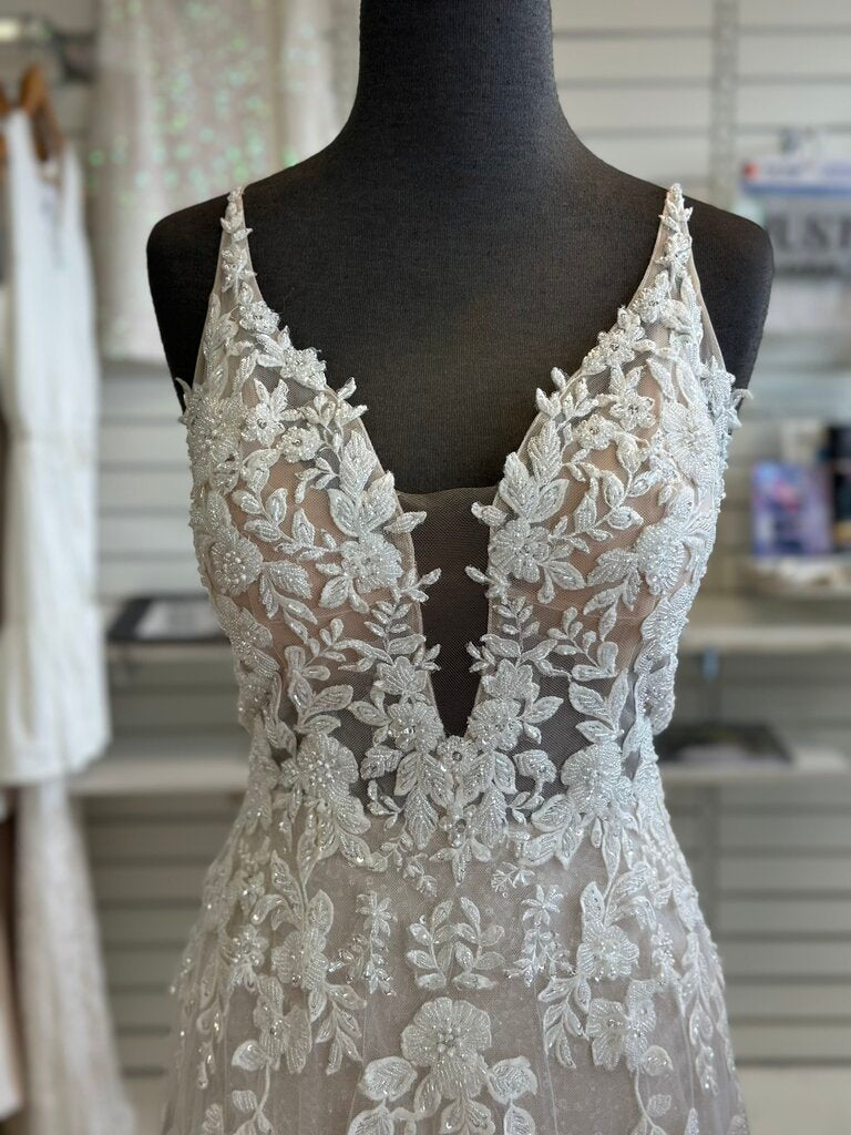 Glitter Lace V-Neck Bridal Gown 14