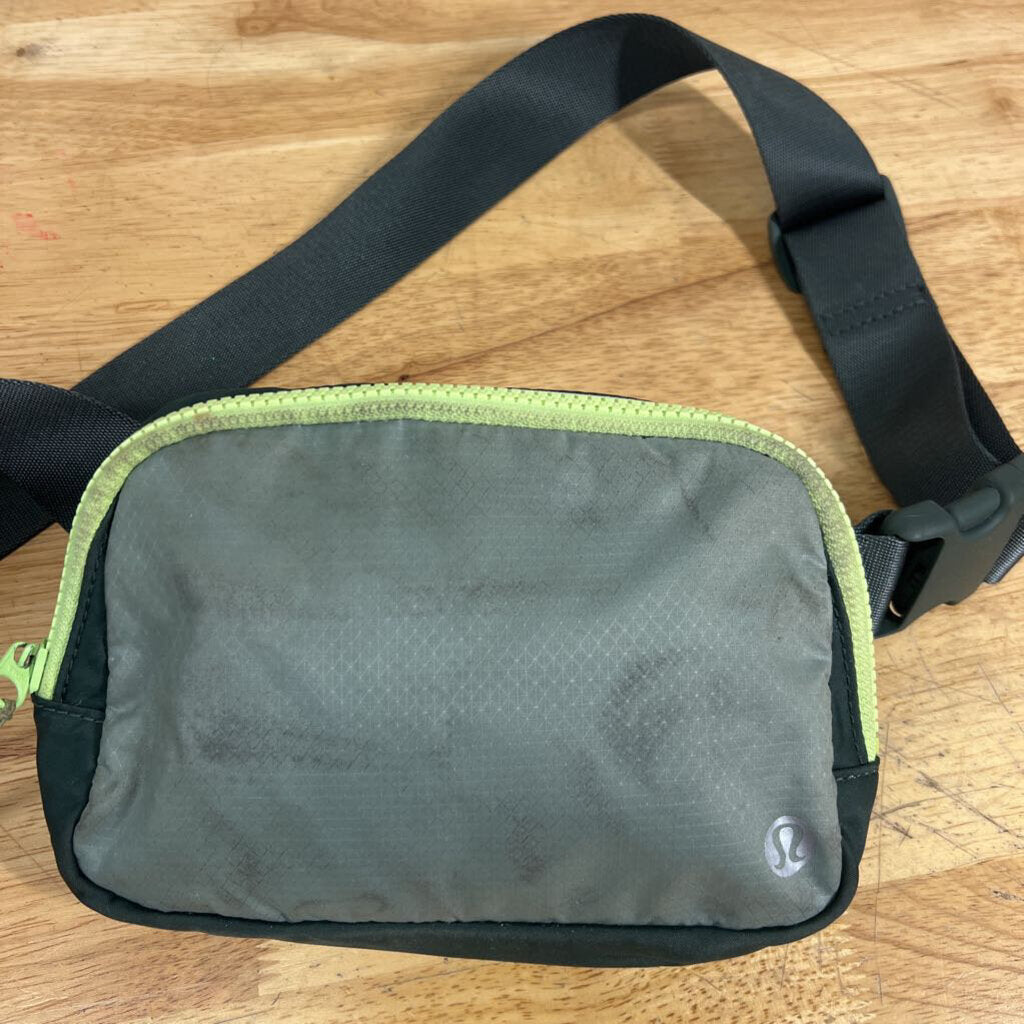 Lululemon Green Two Tone Everywhere Belt Bag