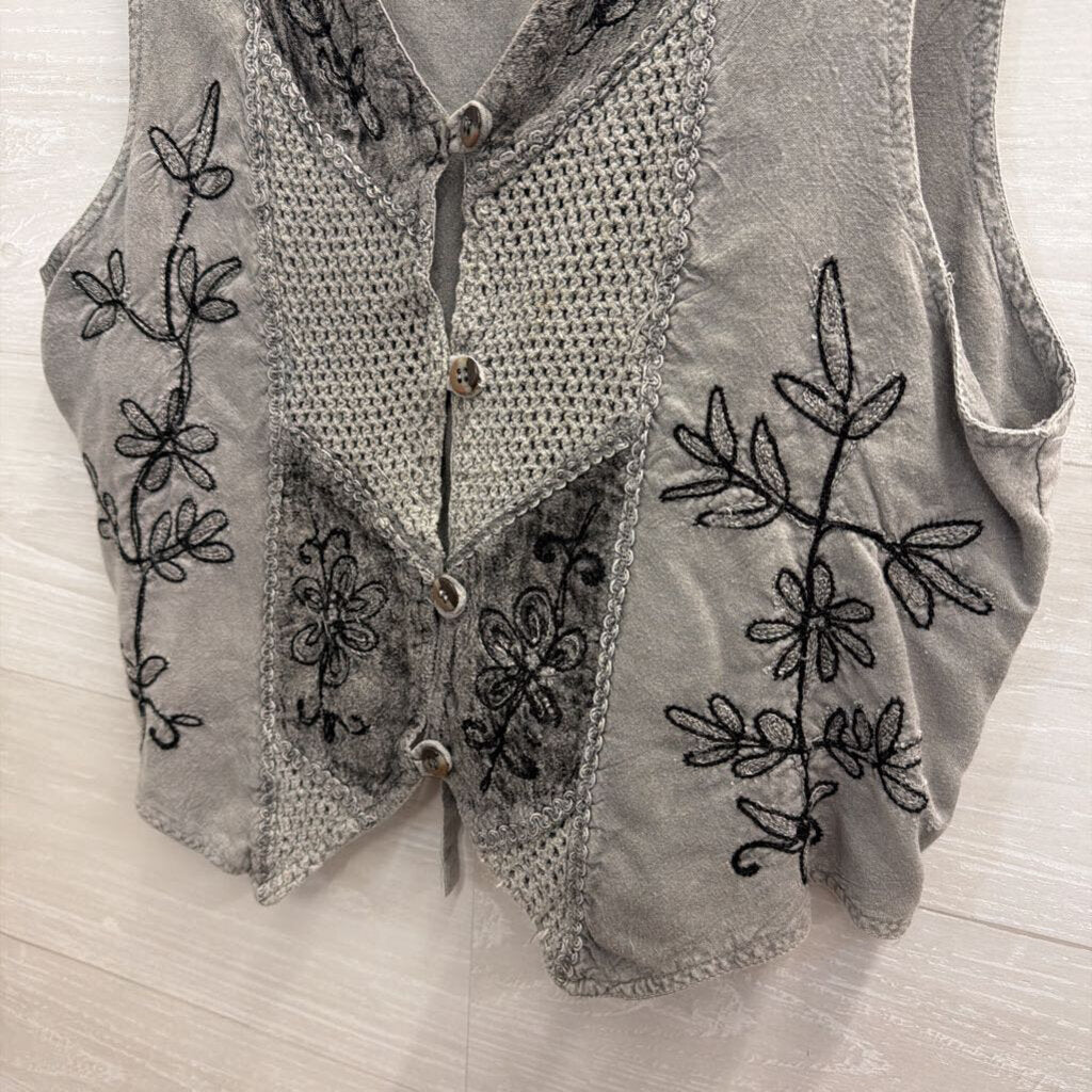 Grey Embroidered Sleeveless Button Front Top Free Size
