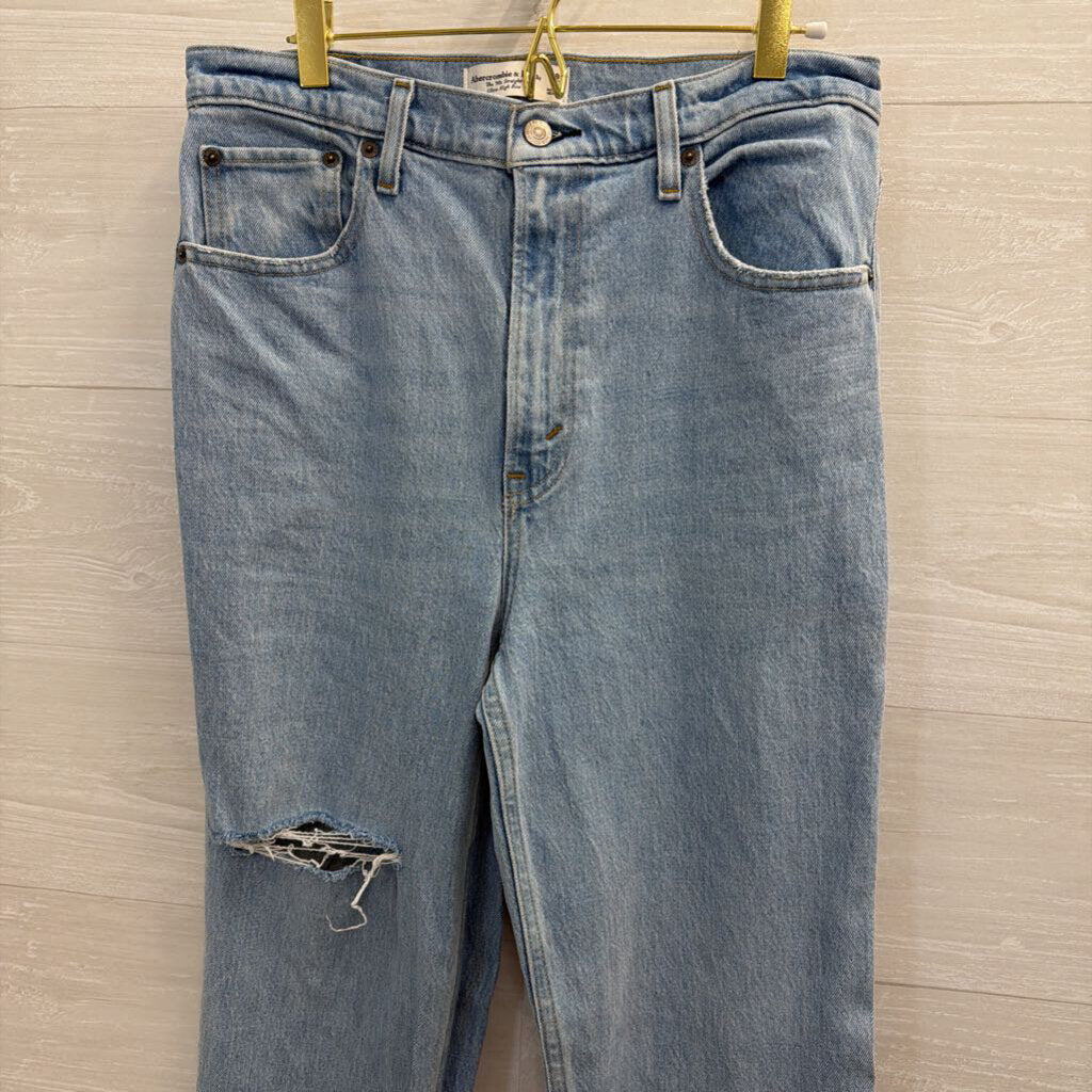 Abercrombie and Fitch Light Wash The 90s Straight Ultra High Rise Jeans 8 Long