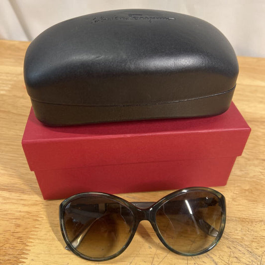 Salvatore Ferragamo Green Round Gradient Lenses Sunglasses