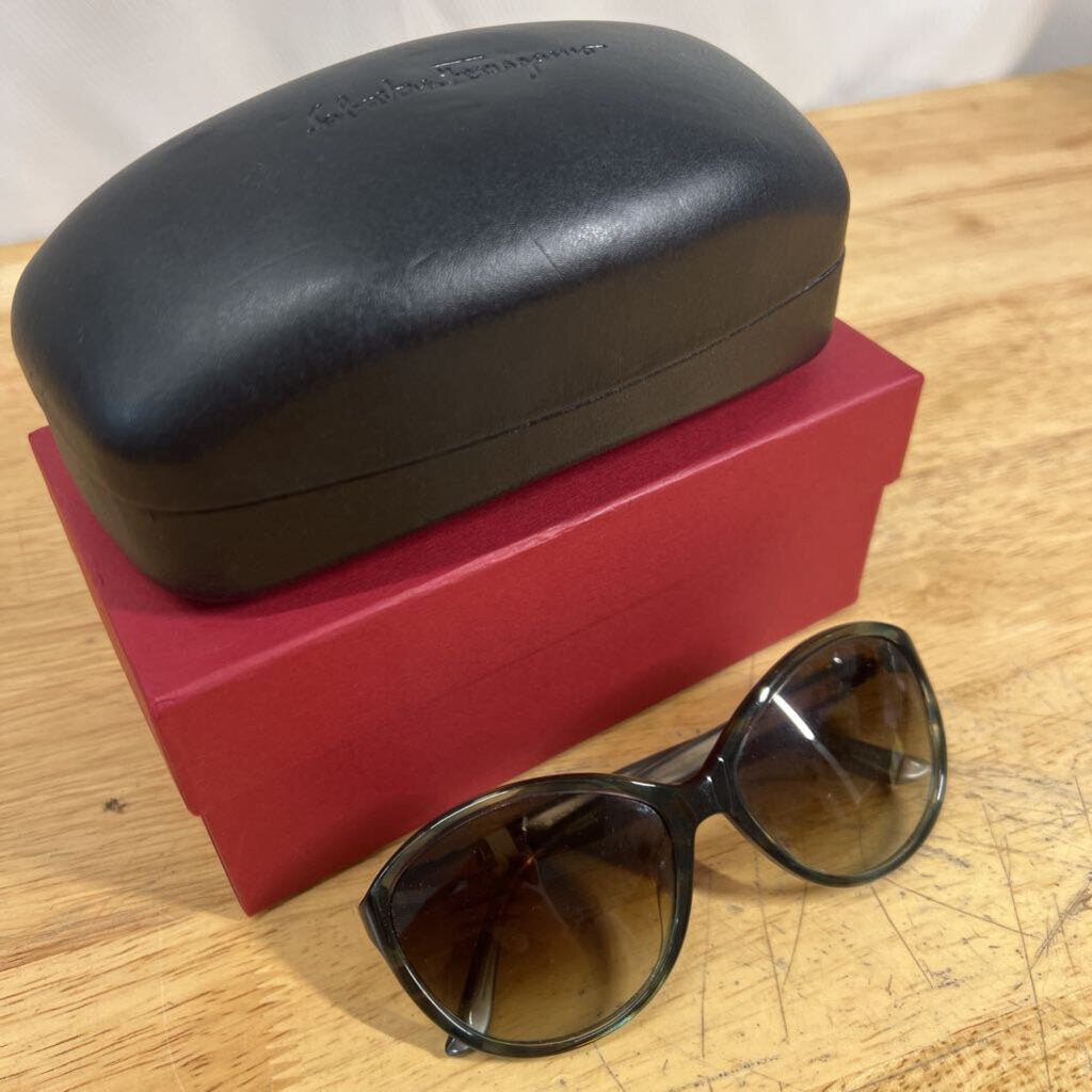 Salvatore Ferragamo Green Round Gradient Lenses Sunglasses