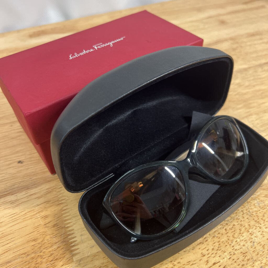 Salvatore Ferragamo Green Round Gradient Lenses Sunglasses