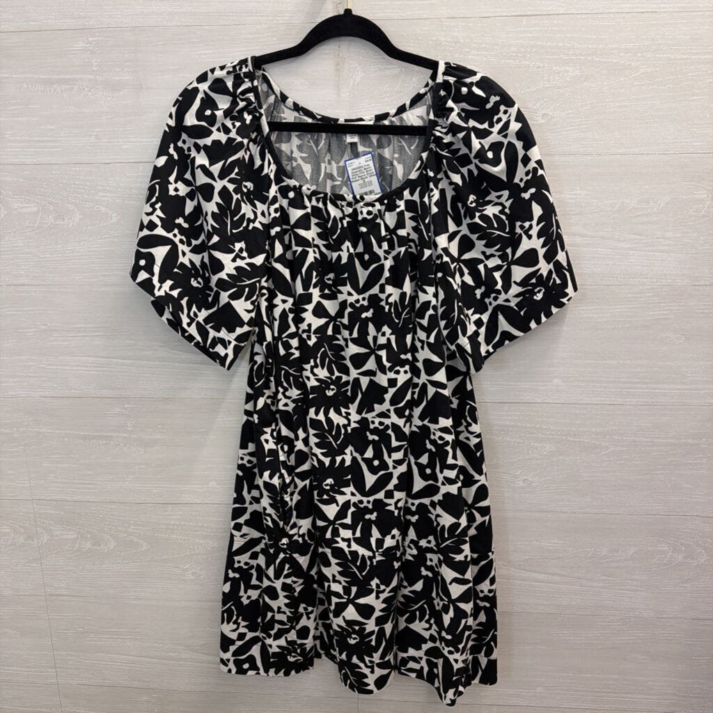 Black/ White Print Short Puff Sleeve Dress Medium