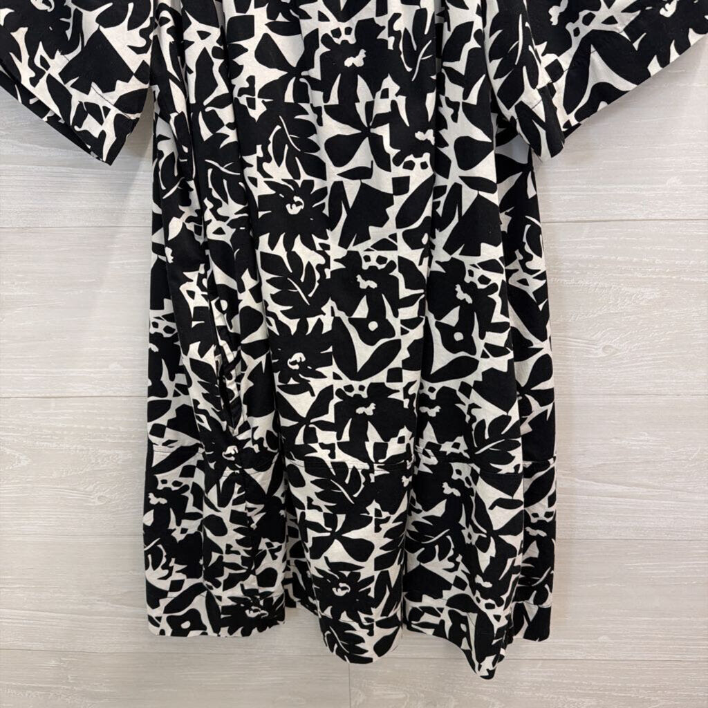 Black/ White Print Short Puff Sleeve Dress Medium