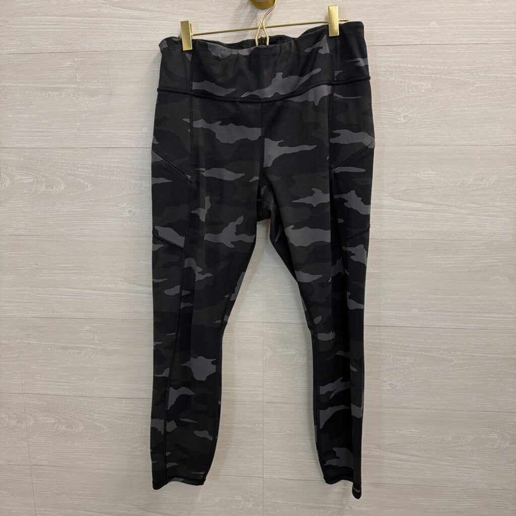 Athleta Black Camo Print Leggings Large