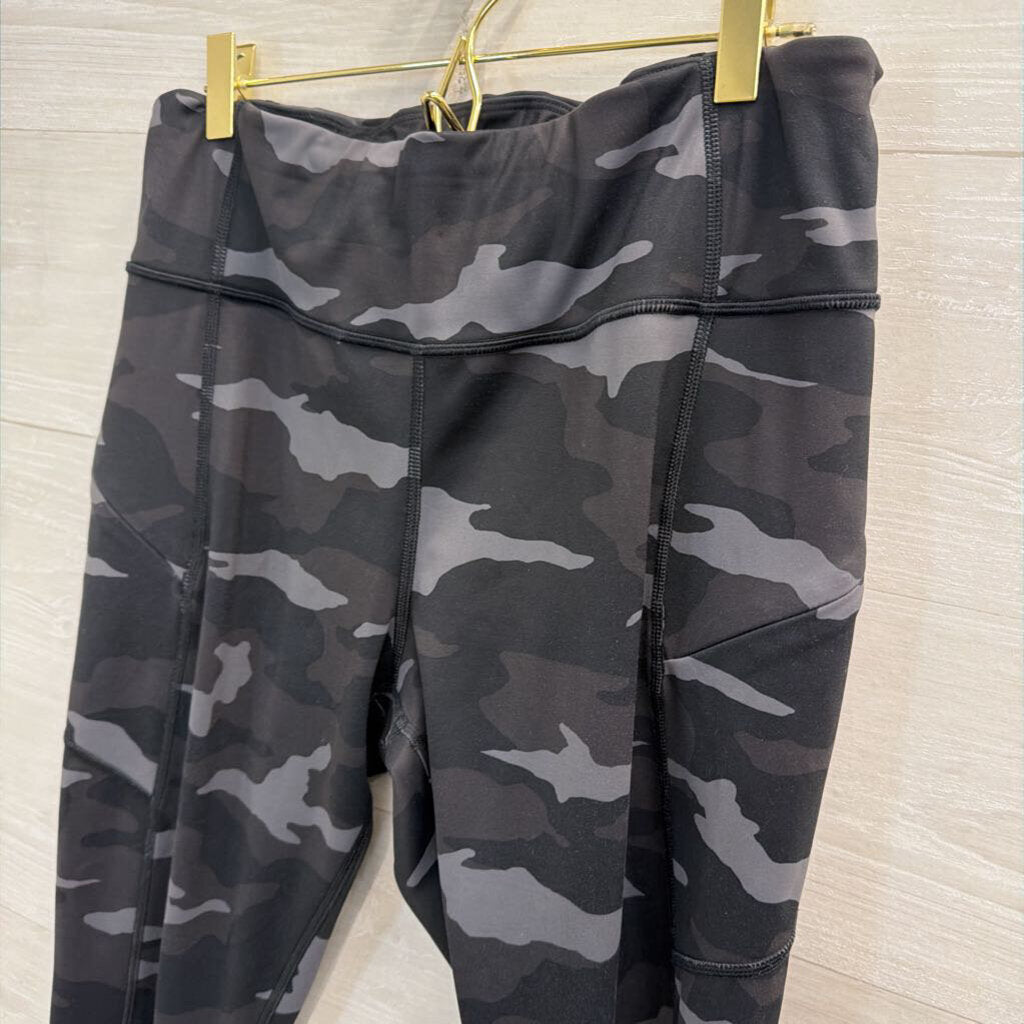 Athleta Black Camo Print Leggings Large