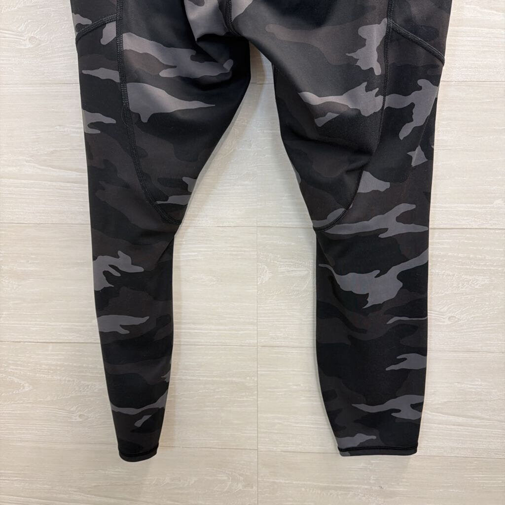 Athleta Black Camo Print Leggings Large