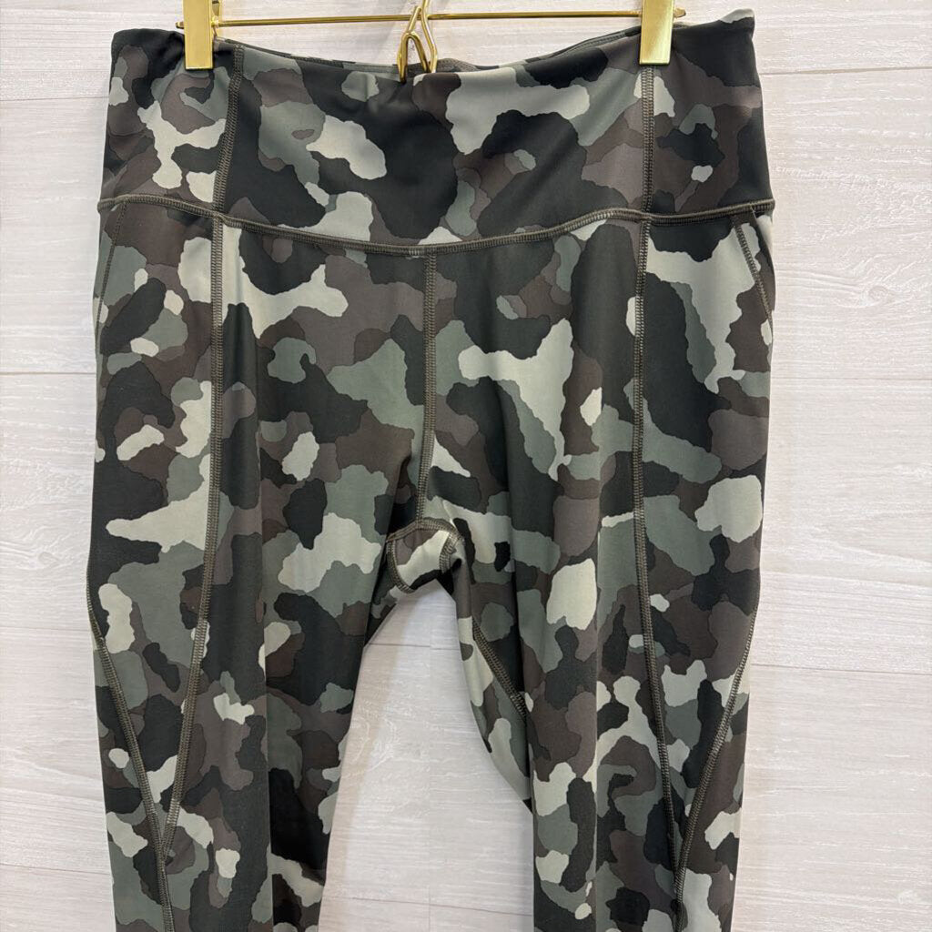 Athleta Green Camo Print Leggings Large
