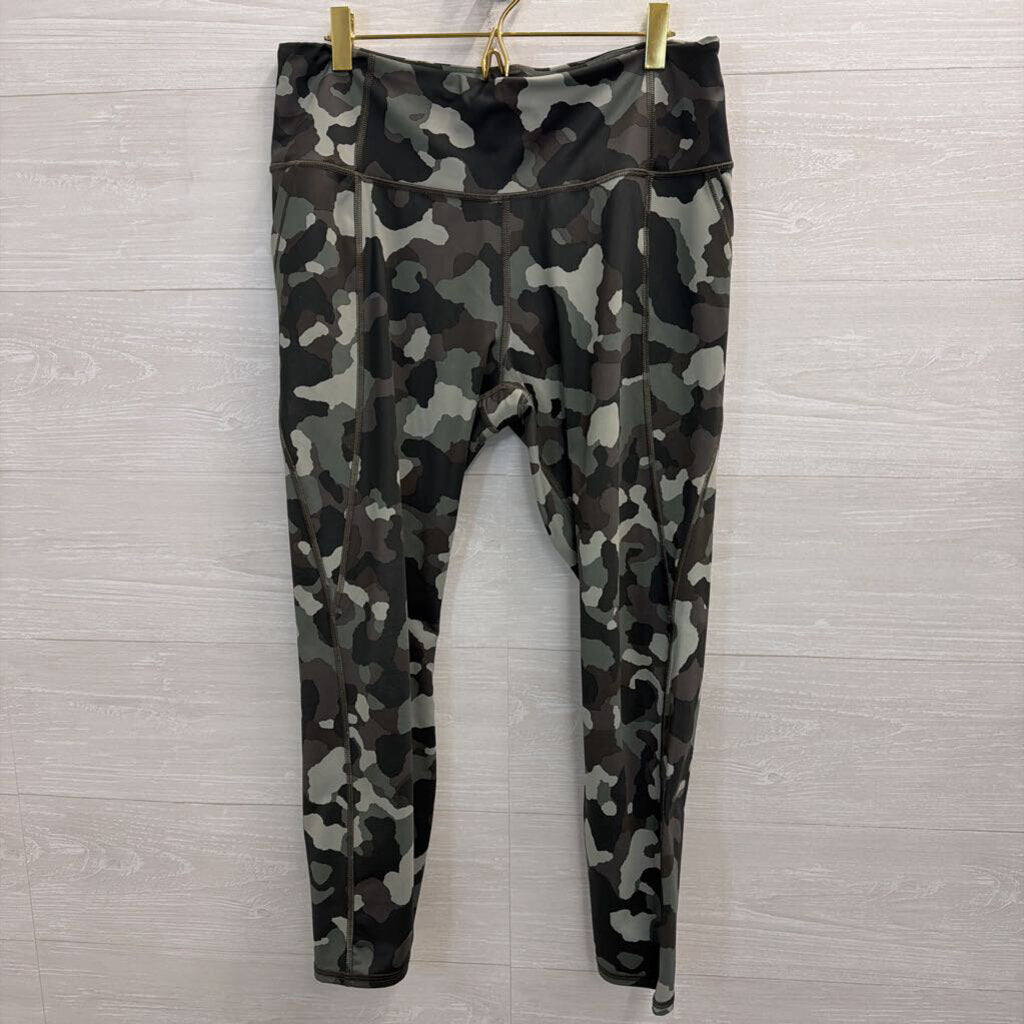 Athleta Green Camo Print Leggings Large