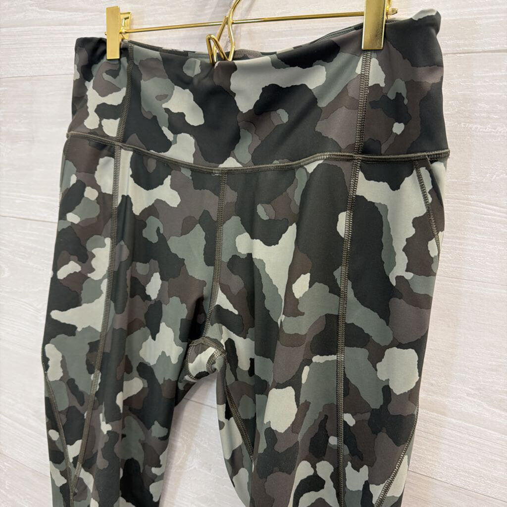 Athleta Green Camo Print Leggings Large