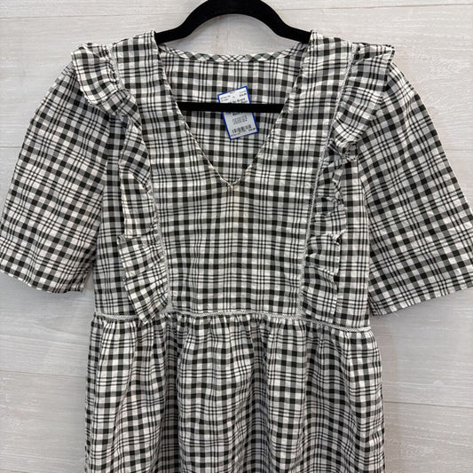 White/ Black Plaid Short Puff Sleeve Top Small
