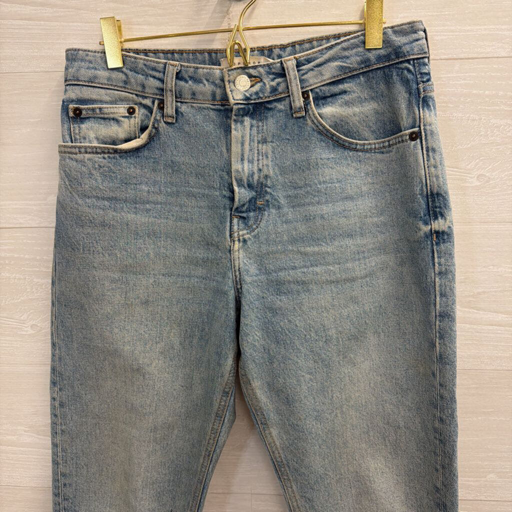 TopShop Light Wash Raw Hem Straight Leg Jeans 28