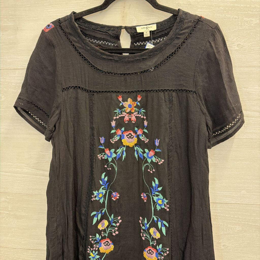 Umgee Black/ Multi Embroidered Short Sleeve Dress Small