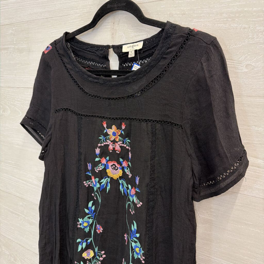 Umgee Black/ Multi Embroidered Short Sleeve Dress Small