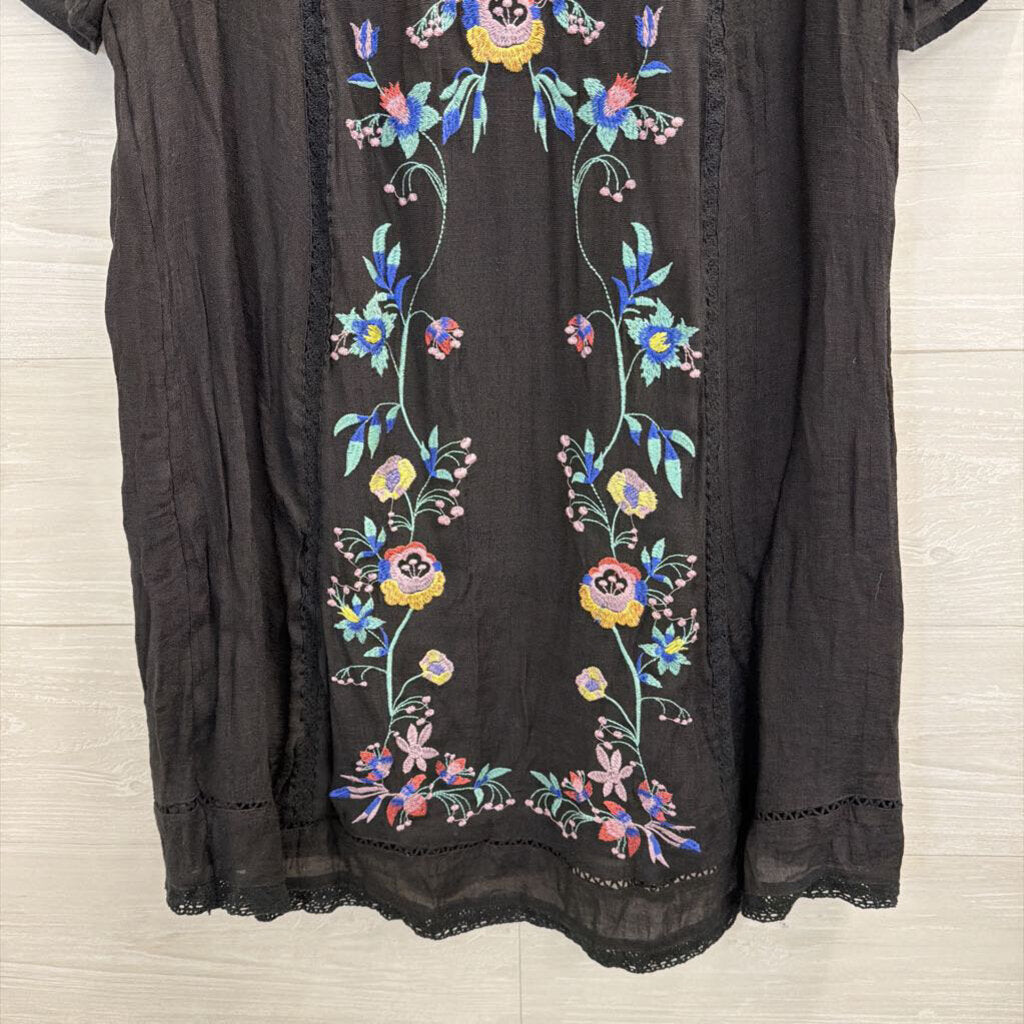 Umgee Black/ Multi Embroidered Short Sleeve Dress Small