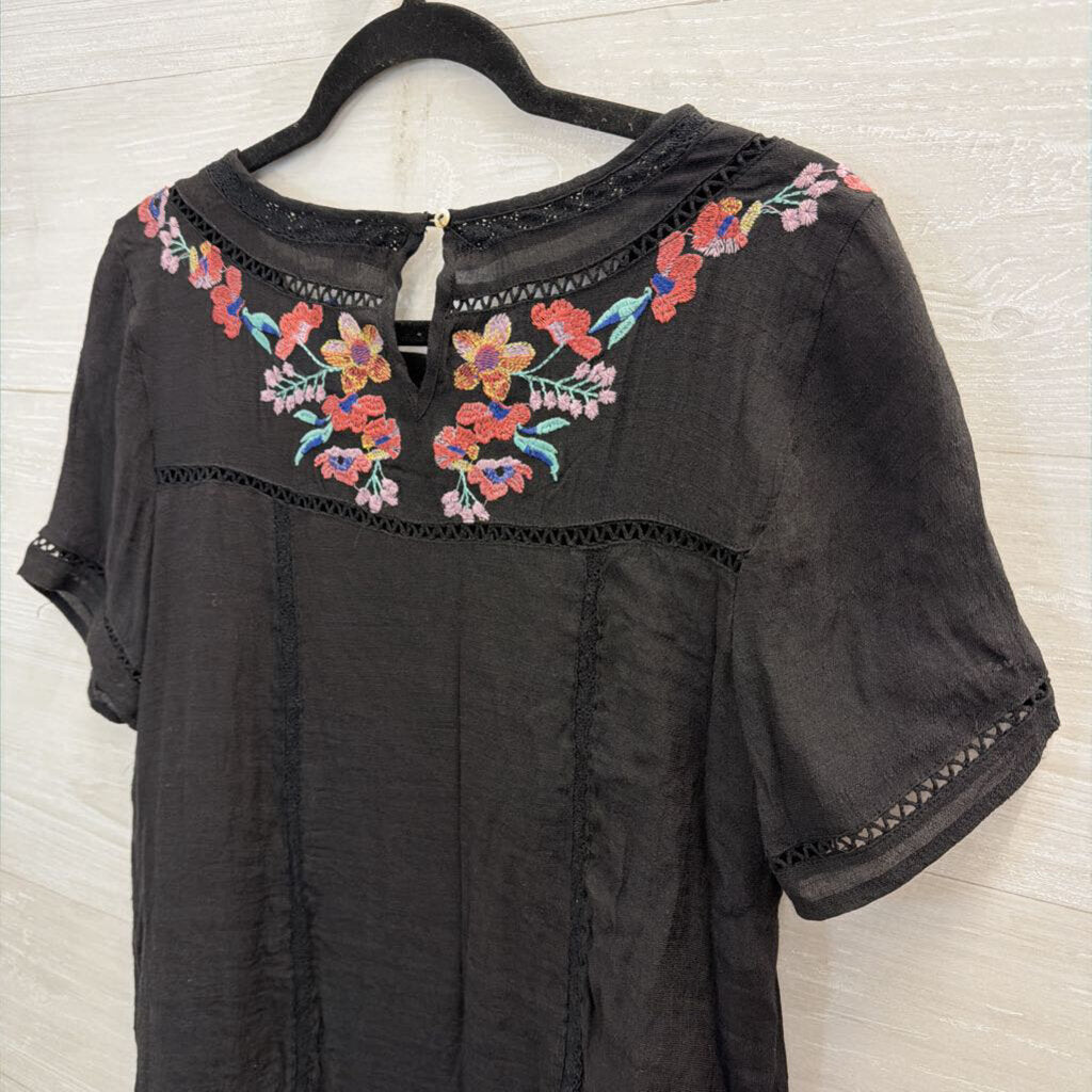 Umgee Black/ Multi Embroidered Short Sleeve Dress Small
