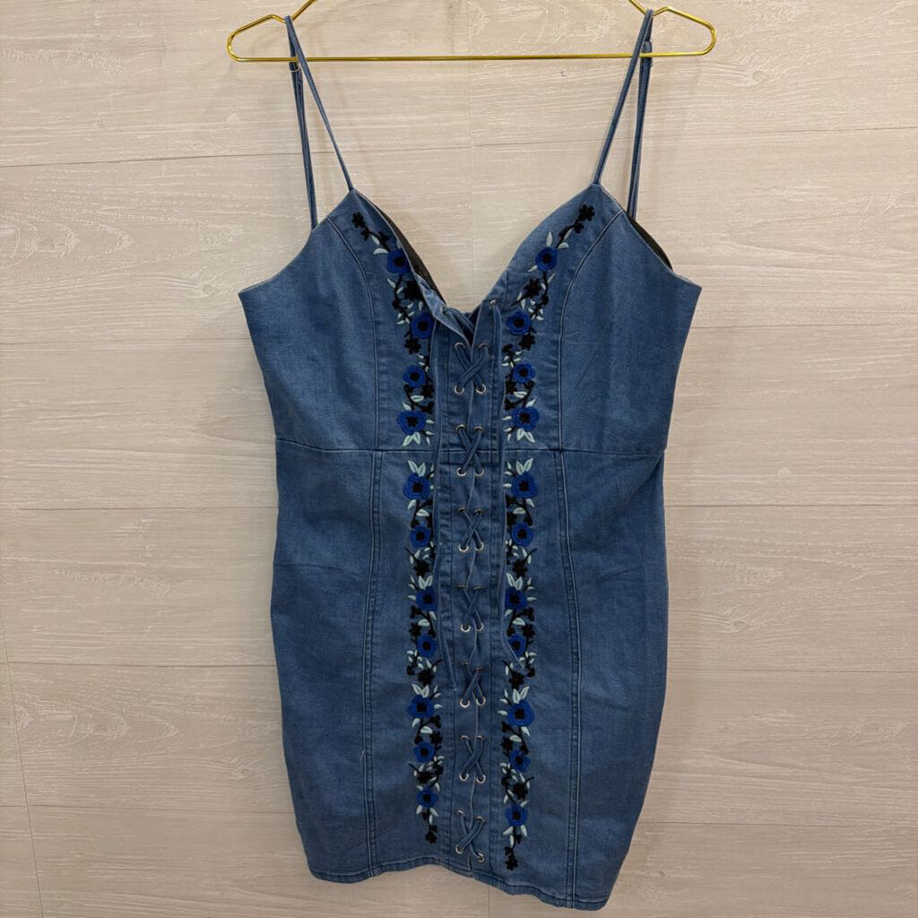 Simplee Blue Chambray Embroidered Sleeveless Dress Large