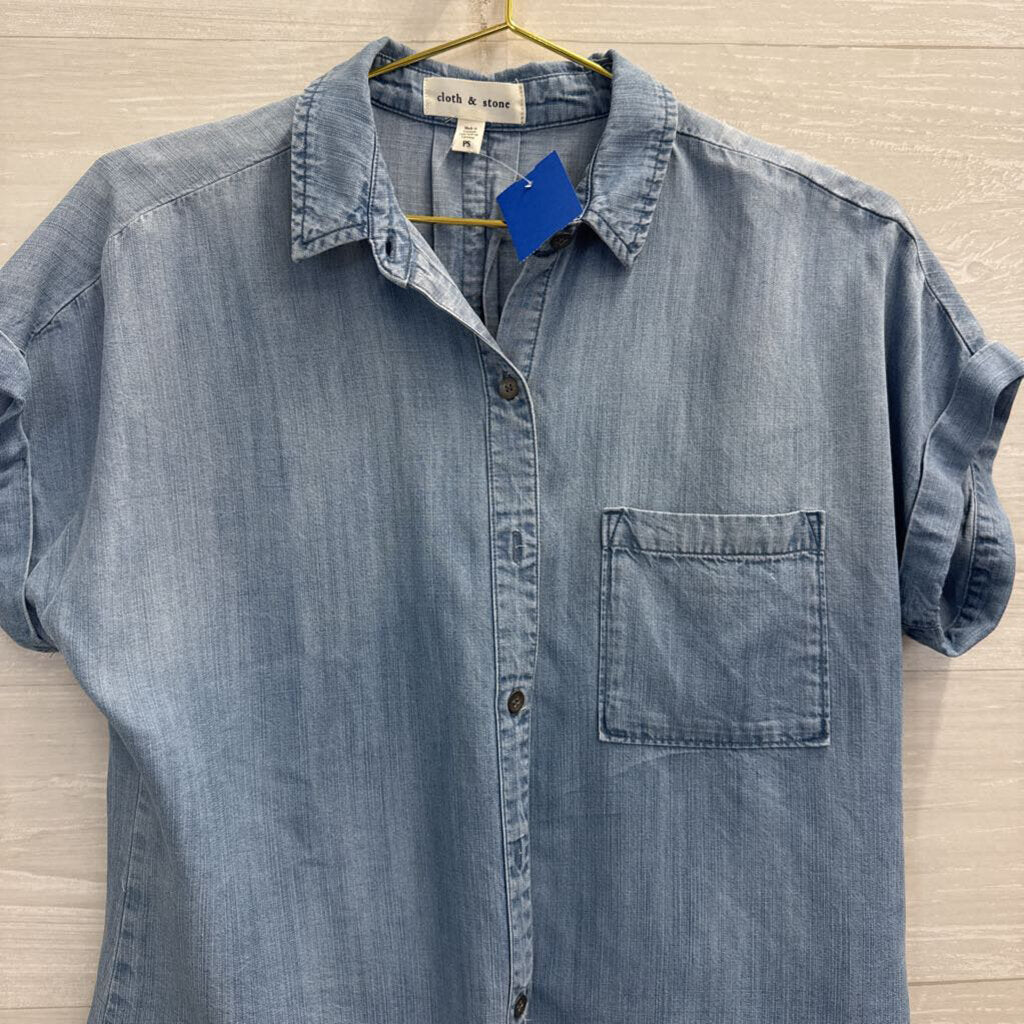 Cloth and Stone Blue Chambray Short Sleeve Button Down Top Small Petite