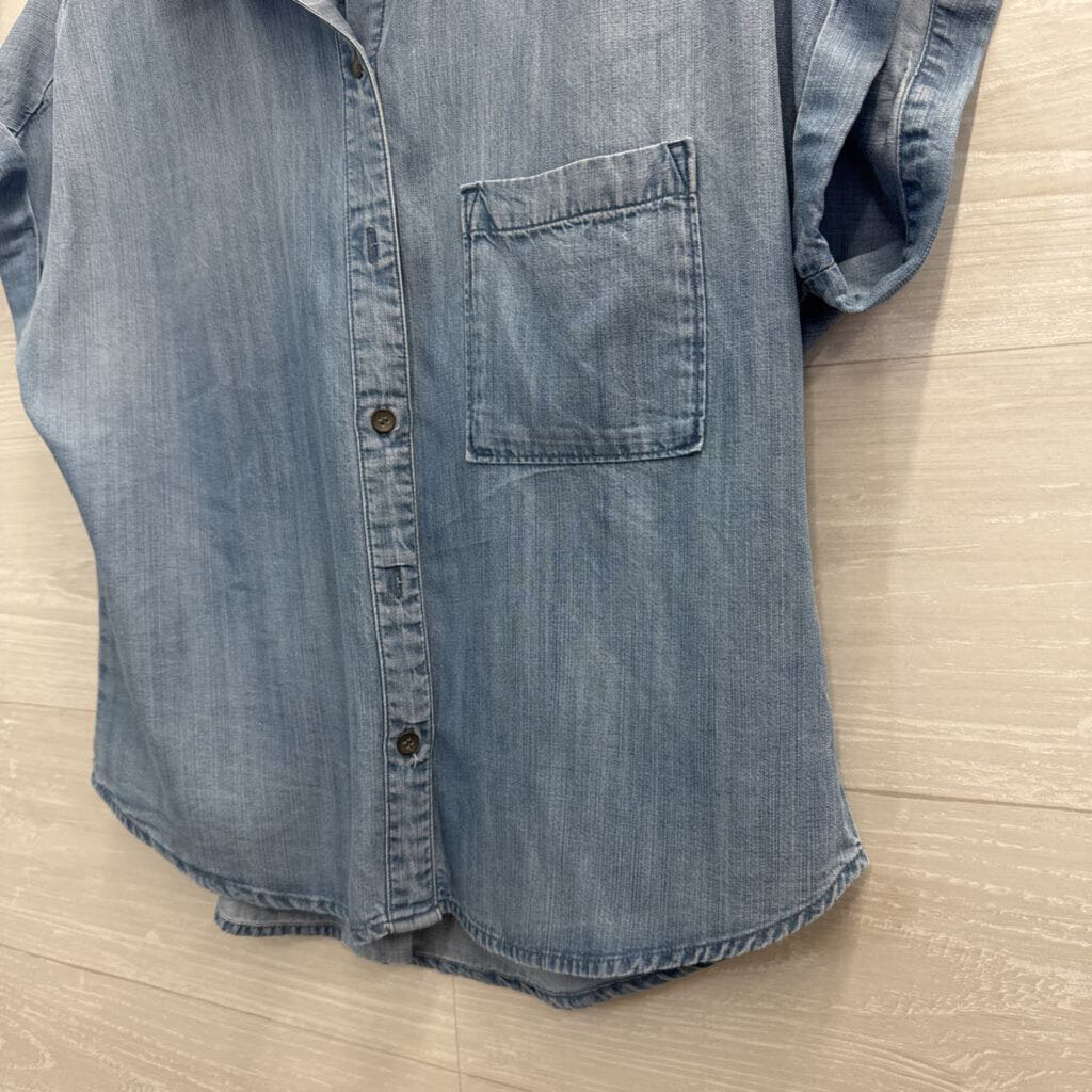 Cloth and Stone Blue Chambray Short Sleeve Button Down Top Small Petite