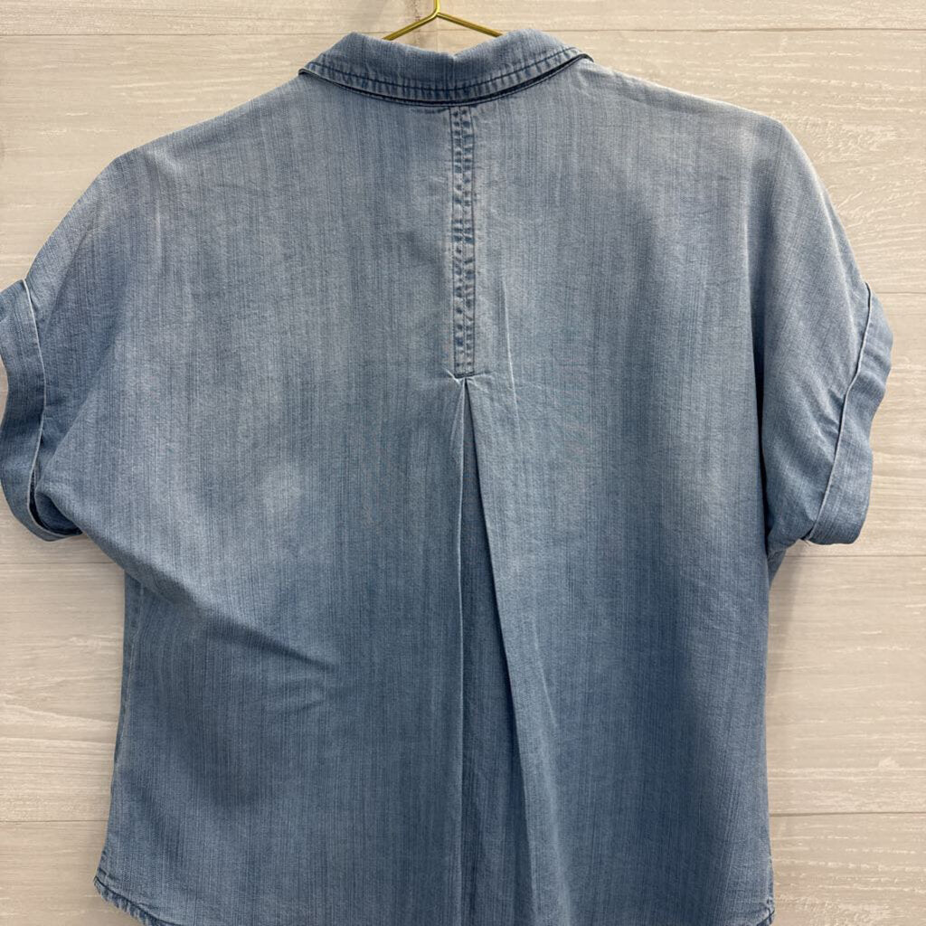 Cloth and Stone Blue Chambray Short Sleeve Button Down Top Small Petite