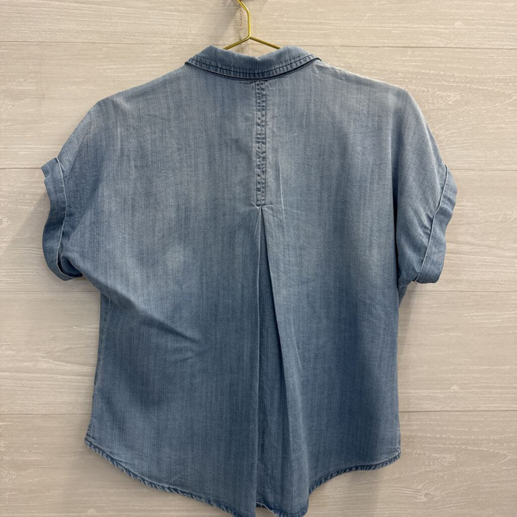 Cloth and Stone Blue Chambray Short Sleeve Button Down Top Small Petite