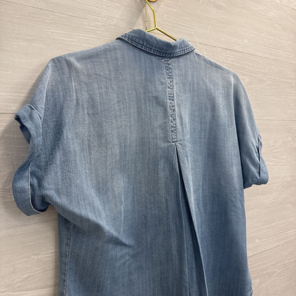 Cloth and Stone Blue Chambray Short Sleeve Button Down Top Small Petite