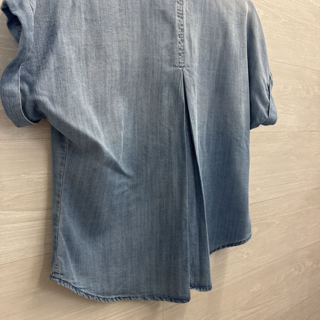 Cloth and Stone Blue Chambray Short Sleeve Button Down Top Small Petite