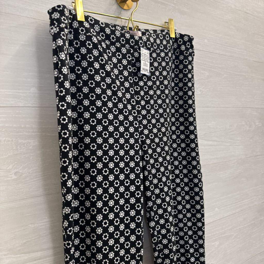 So Black/ White Flower Print Flare Leg Pull On Pants Extra Large