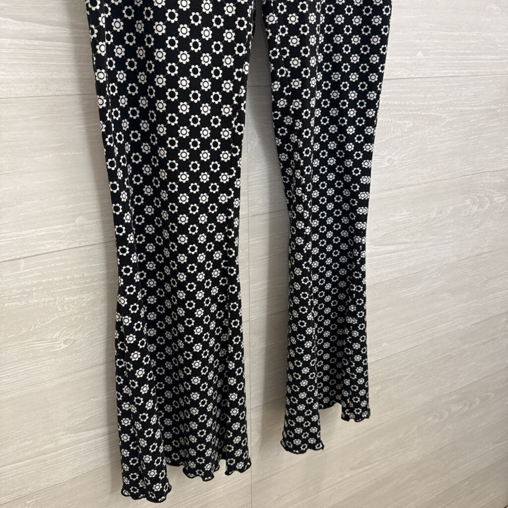 So Black/ White Flower Print Flare Leg Pull On Pants Extra Large
