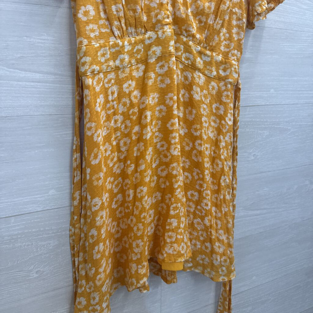 Lulus Yellow/ White Floral Print Short Sleeve Dress Medium
